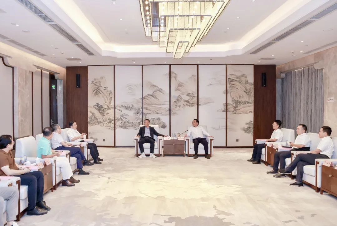 江西省萍鄉(xiāng)市委副書記、市長熊運浪會見天高集團李平總裁一行